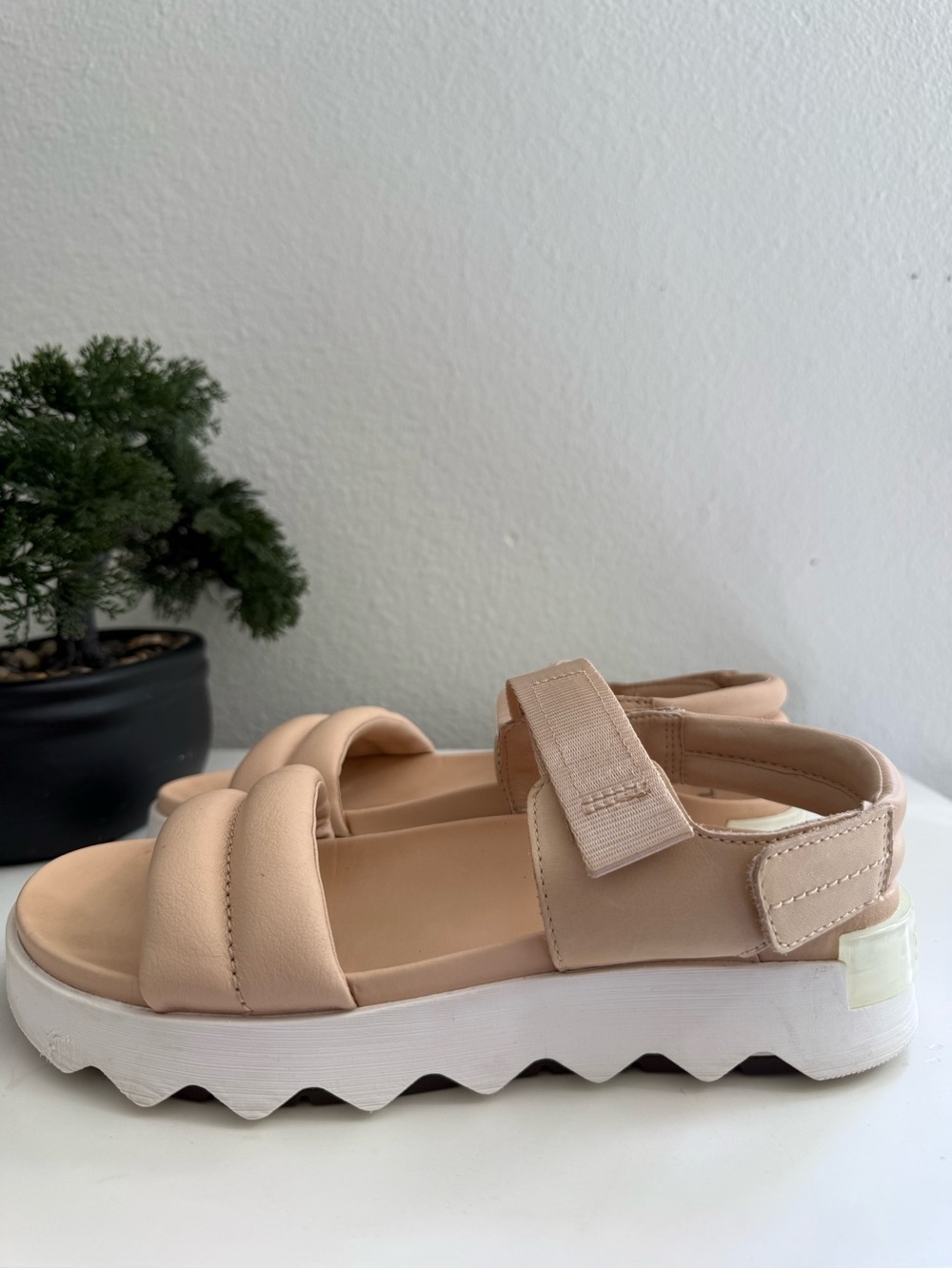 Sorel Viibe size 8.5 Nude/Tan Platform Sandals with White Sole - Picture 5 of 10